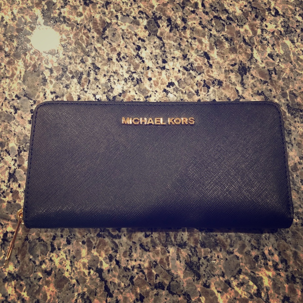 NWT Michael Kors Zip Wallet